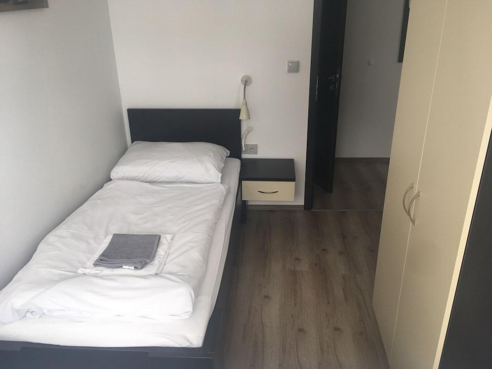 Nova Hospoda - Hotel & Restaurant Прага Екстериор снимка