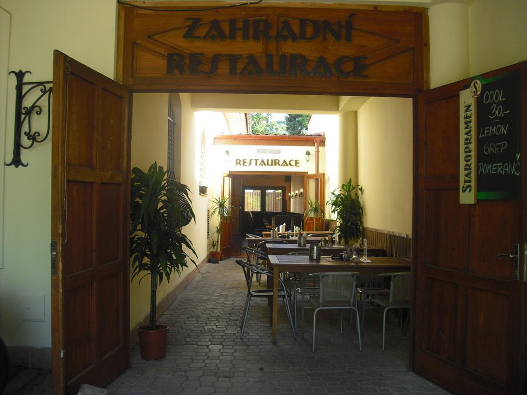 Nova Hospoda - Hotel & Restaurant Прага Екстериор снимка