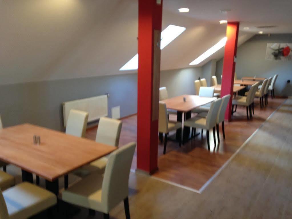 Nova Hospoda - Hotel & Restaurant Прага Екстериор снимка