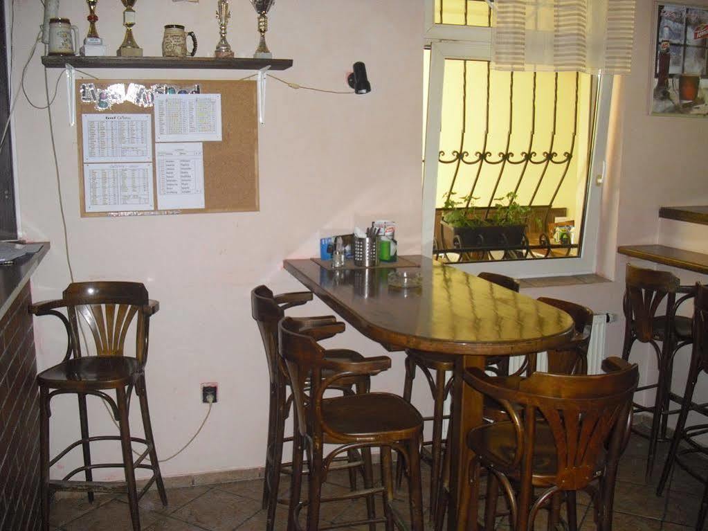 Nova Hospoda - Hotel & Restaurant Прага Екстериор снимка