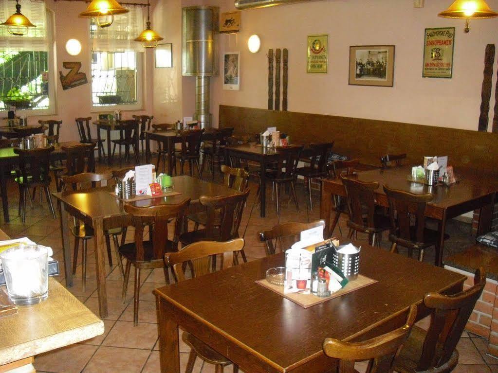 Nova Hospoda - Hotel & Restaurant Прага Екстериор снимка