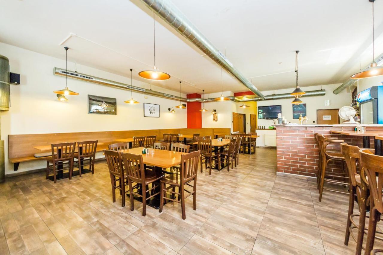 Nova Hospoda - Hotel & Restaurant Прага Екстериор снимка