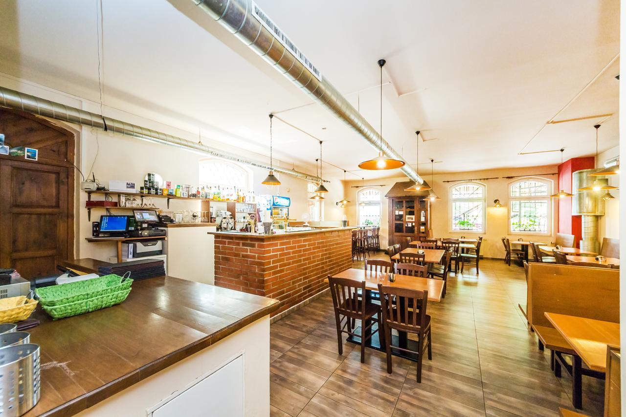 Nova Hospoda - Hotel & Restaurant Прага Екстериор снимка