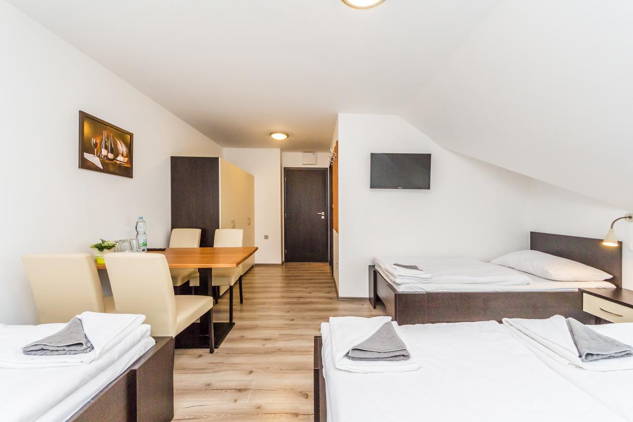 Nova Hospoda - Hotel & Restaurant Прага Екстериор снимка