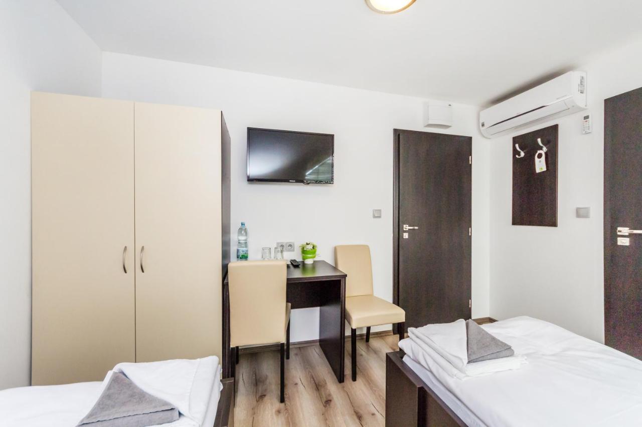 Nova Hospoda - Hotel & Restaurant Прага Екстериор снимка