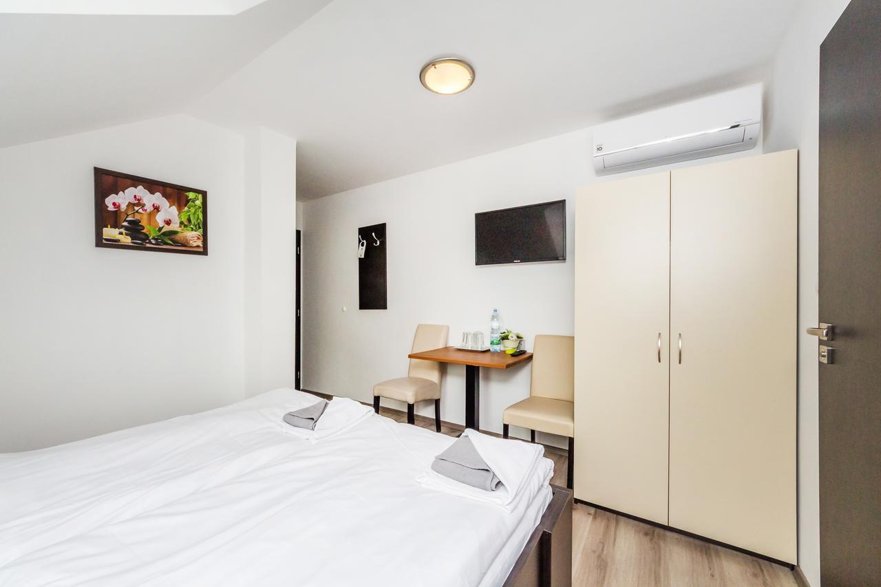 Nova Hospoda - Hotel & Restaurant Прага Екстериор снимка