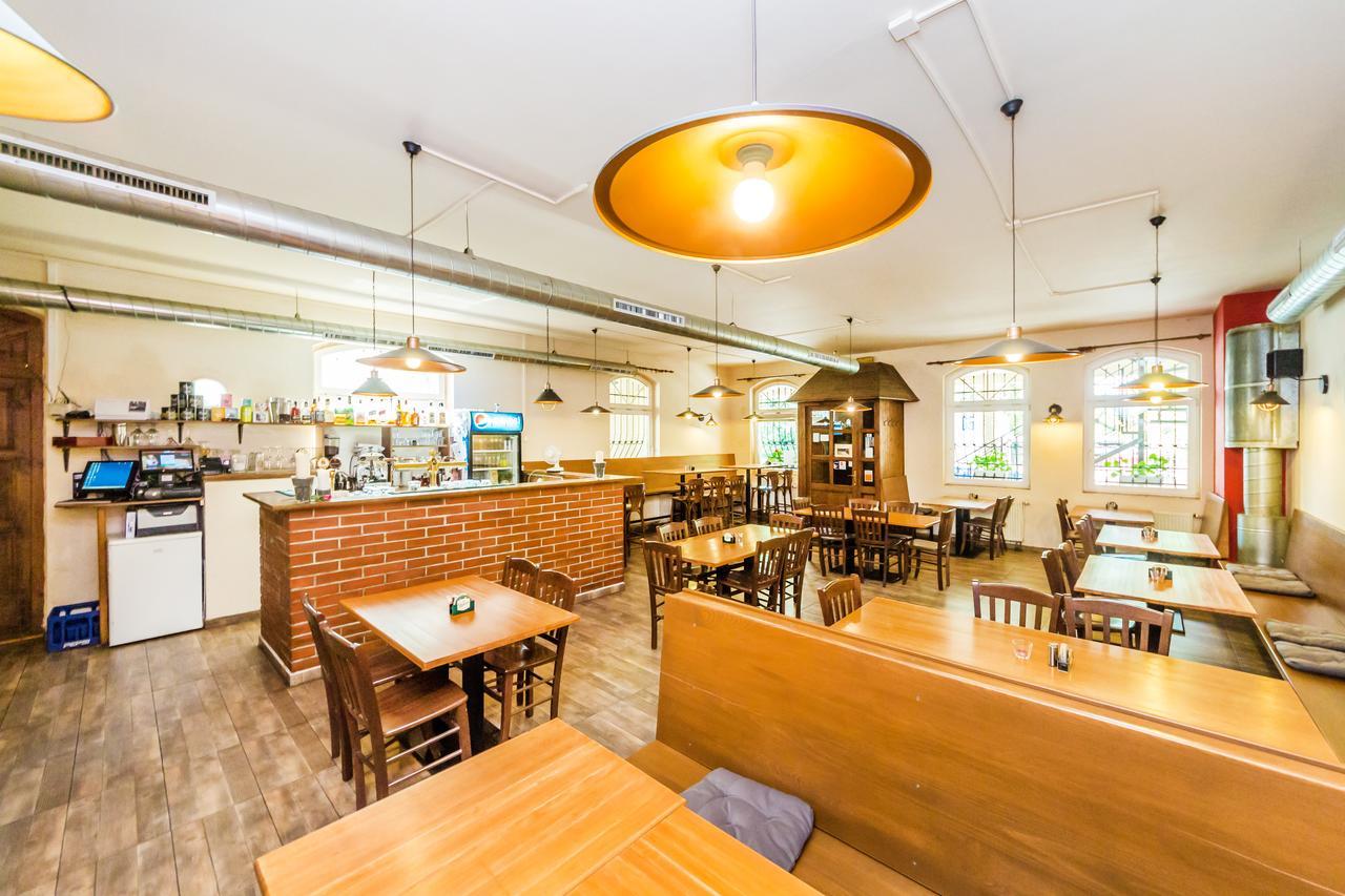 Nova Hospoda - Hotel & Restaurant Прага Екстериор снимка