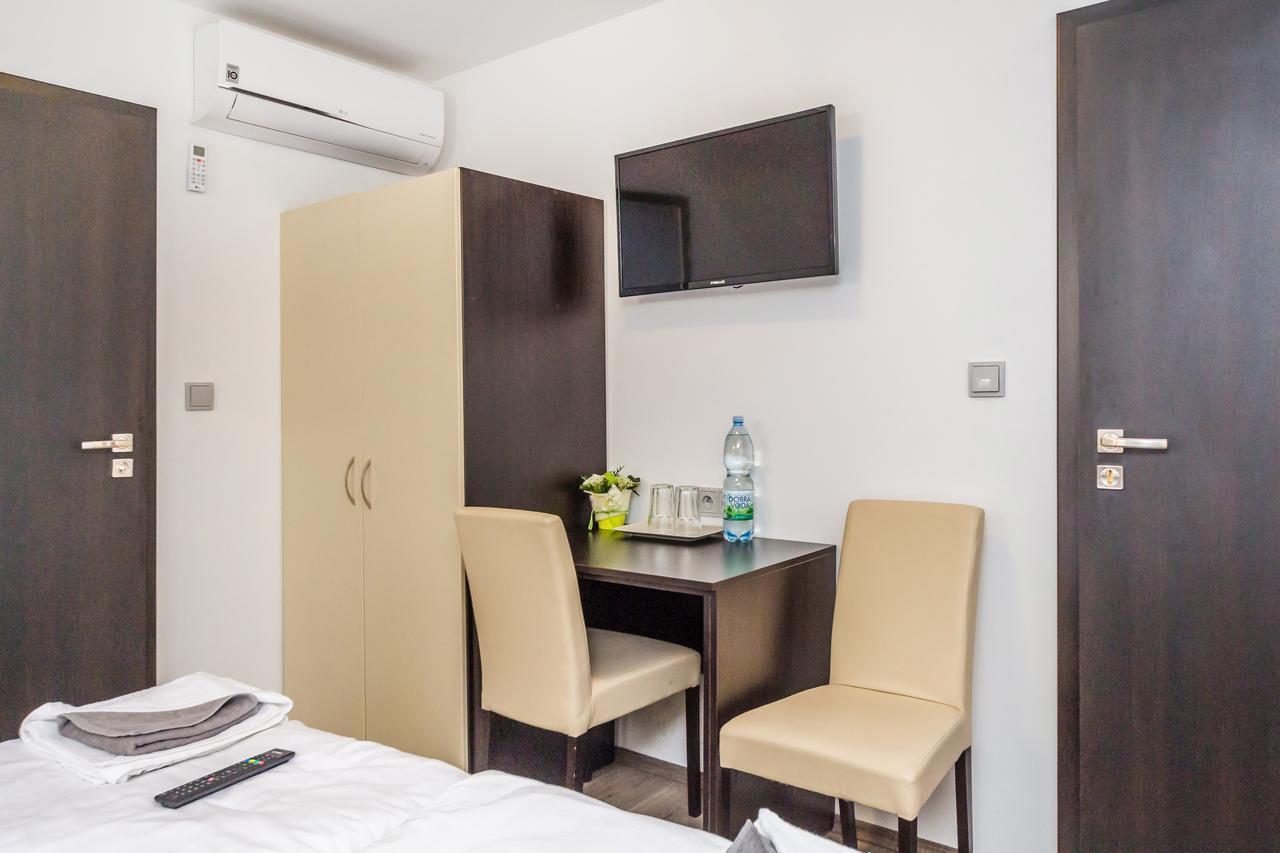 Nova Hospoda - Hotel & Restaurant Прага Екстериор снимка