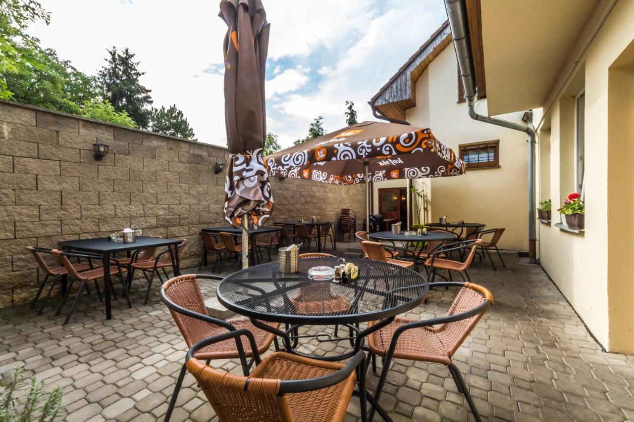 Nova Hospoda - Hotel & Restaurant Прага Екстериор снимка