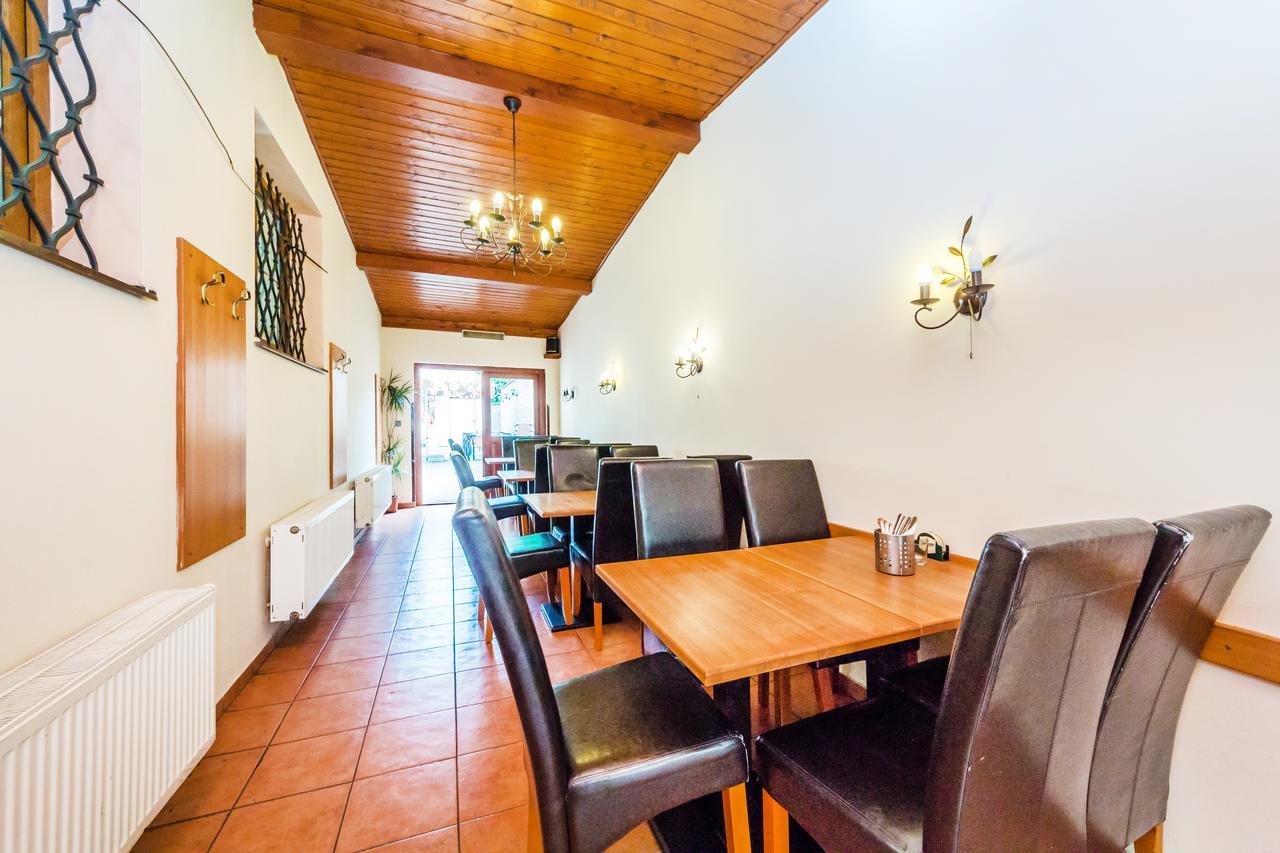 Nova Hospoda - Hotel & Restaurant Прага Екстериор снимка