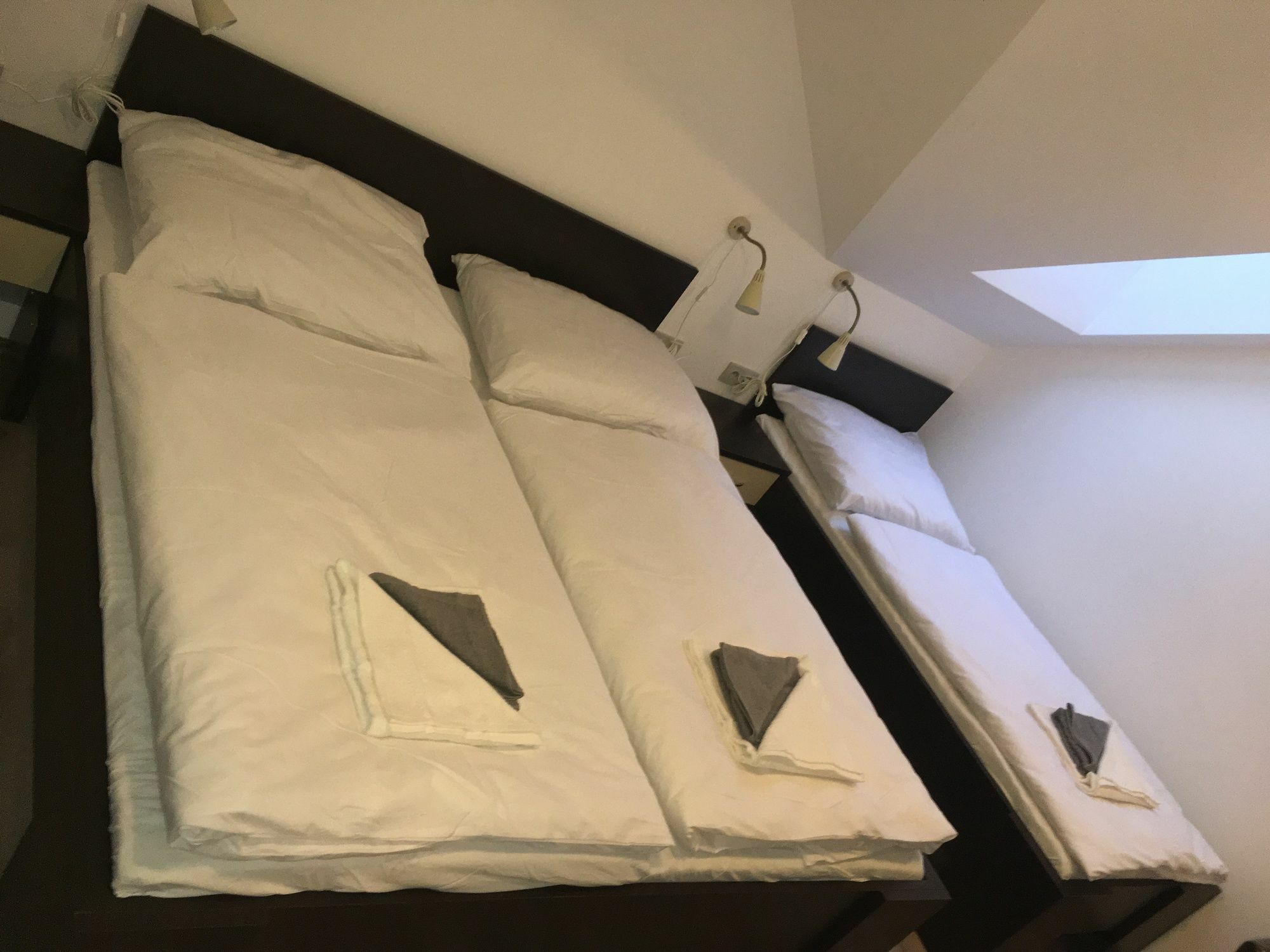 Nova Hospoda - Hotel & Restaurant Прага Екстериор снимка